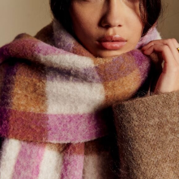 Sézane NWT Louise Scarf in Pink, Rose, and Ecru - Picture 2 of 7